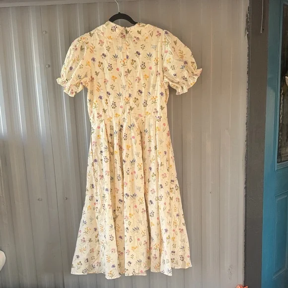 Ivy City Co Cream Floral Midi Dress - Picture 10 of 12